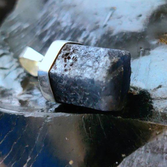 Raw Blue Sapphire silver cap small pendant necklace #035 - Picture 3 of 4